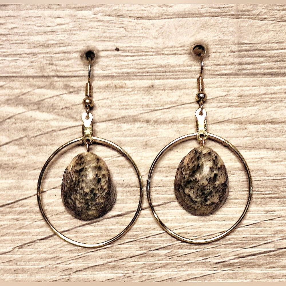 Kupe'e Shell Hawaiian Jewelry. The Kaleo  Nahenahe Collection- "Kaleo" Earrings